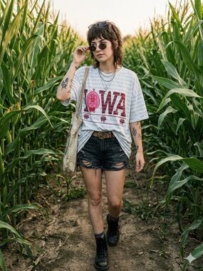 Casual Gray 'Iowa' Graphic Tee - Women